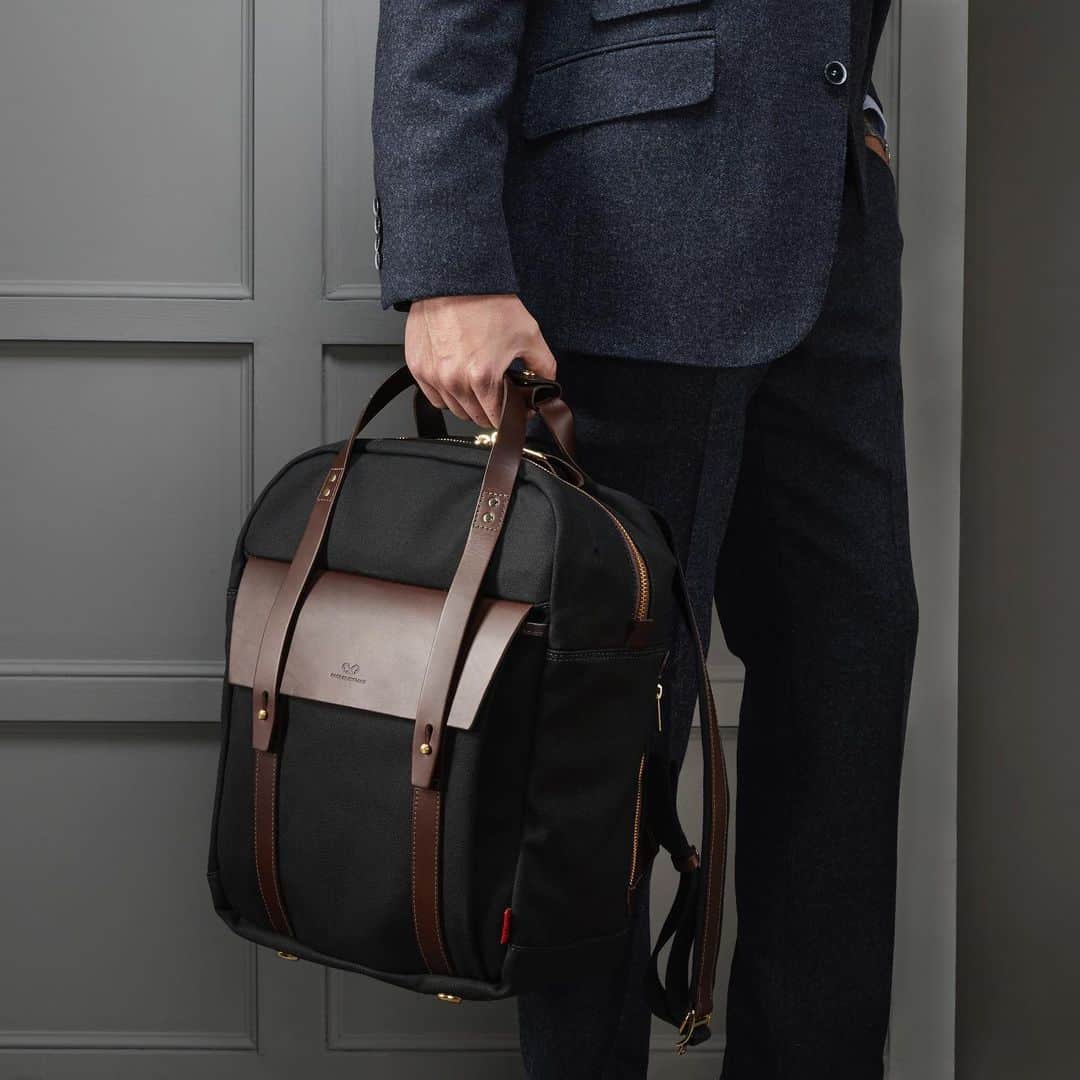 ジョンチャップマンのインスタグラム：「Perfect #fathersday #giftideas the Ribble #rucksack 10% #promotion ends tomorrow #madeinengland #handcrafted #backpack #menswear #menstyle #mensstyle #mensfashion #bags #bag #luggage」