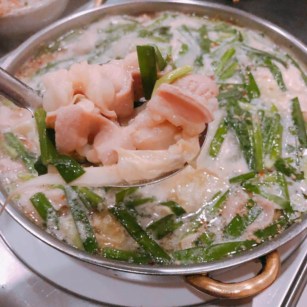 小野彩香さんのインスタグラム写真 - (小野彩香Instagram)「* 週末ってあっという間ですよね！金曜日の夜は、もつ鍋と日本酒を美味しくいただきました🍶💓」6月1日 19時33分 - onoayaka_official