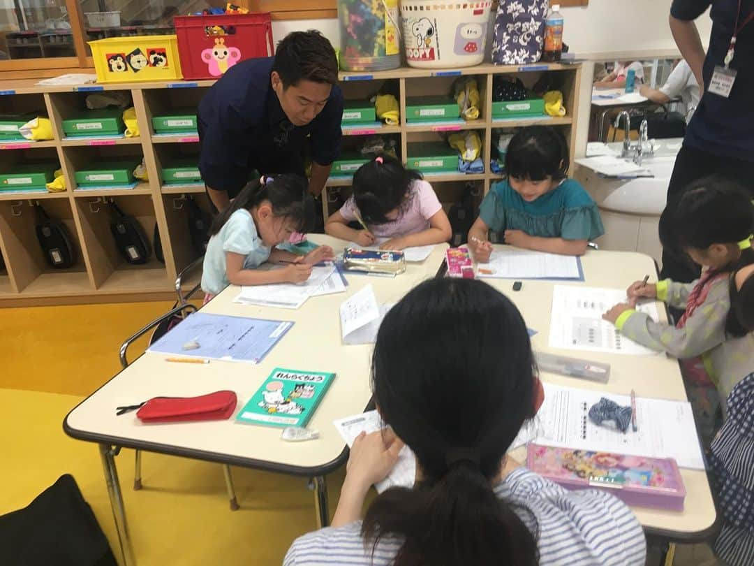 香川真司さんのインスタグラム写真 - (香川真司Instagram)「先日、子供達に会いに幼稚園に行ってきました。 子供達の教育の現場にいく事は勉強にもなるし、自分への刺激にもなりました。 またタイミングを見て遊びにいきます👍 #sk23 #japan #off #Vacation #休日の過ごし方」6月1日 19時41分 - sk23.10