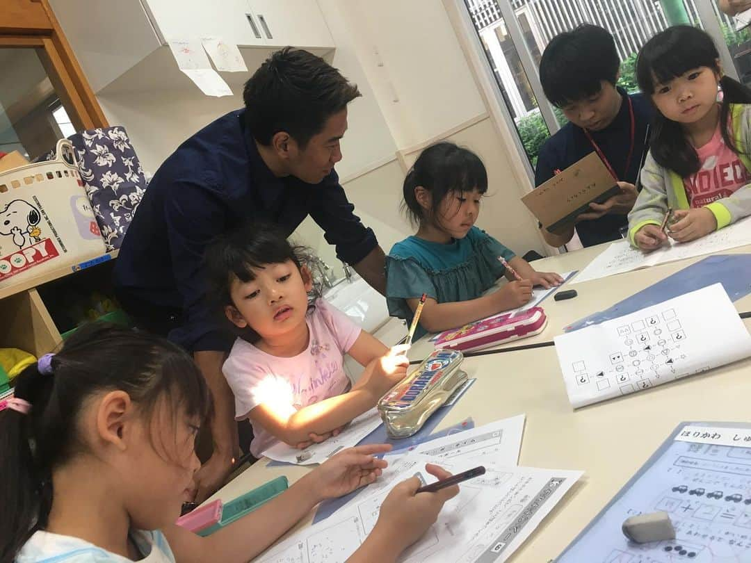 香川真司さんのインスタグラム写真 - (香川真司Instagram)「先日、子供達に会いに幼稚園に行ってきました。 子供達の教育の現場にいく事は勉強にもなるし、自分への刺激にもなりました。 またタイミングを見て遊びにいきます👍 #sk23 #japan #off #Vacation #休日の過ごし方」6月1日 19時41分 - sk23.10