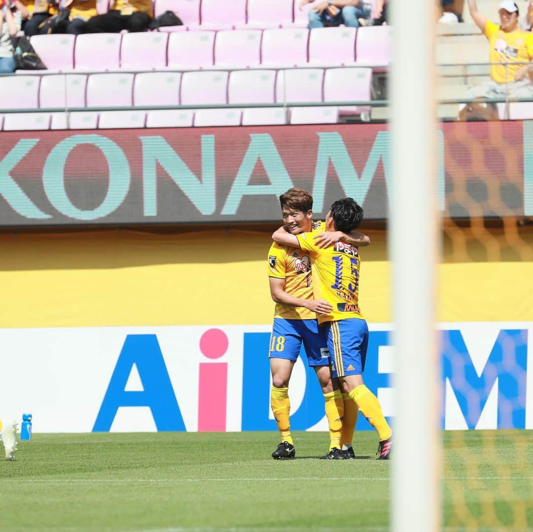 ベガルタ仙台さんのインスタグラム写真 - (ベガルタ仙台Instagram)「6月1日 第14節 名古屋グランパス戦 3-1で勝利しました！熱い応援ありがとうございました！ #ベガルタ仙台 #仙台 #サッカー #Jリーグ #2019シーズン #スローガン #ReVolution #吉尾海夏 #15番 #副キャプテン #ユアテックスタジアム仙台 #ユアスタ #名古屋グランパス」6月1日 19時58分 - vegaltasendai