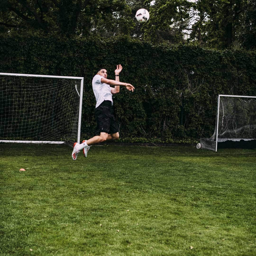 レオン・バログンさんのインスタグラム写真 - (レオン・バログンInstagram)「New month, same routine! 📸 by @maxhannesbeutler #HappyNewMonth #Adidas #X19  #DareToCreate」6月1日 20時08分 - leonbalogun