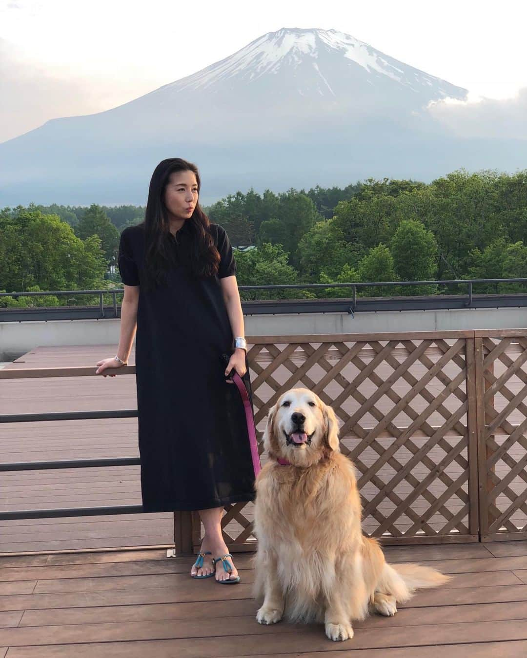 高橋ひとみさんのインスタグラム写真 - (高橋ひとみInstagram)「昼間は見えなかった富士山🗻が夕方、雲が晴れて美しい姿を見せてくれました！ #sloane #sergiorossi」6月1日 20時10分 - hitomi_momoe