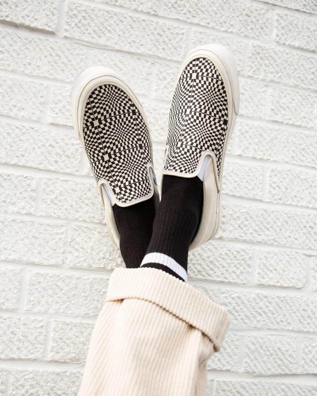 Vans Philippinesさんのインスタグラム写真 - (Vans PhilippinesInstagram)「Take a nostalgic trip to the '80s with the new  Anaheim Factory Classic Slip-On 98 DX. | Photo via shihuo.cn #VansPhilippines」6月1日 20時10分 - vansphilippines