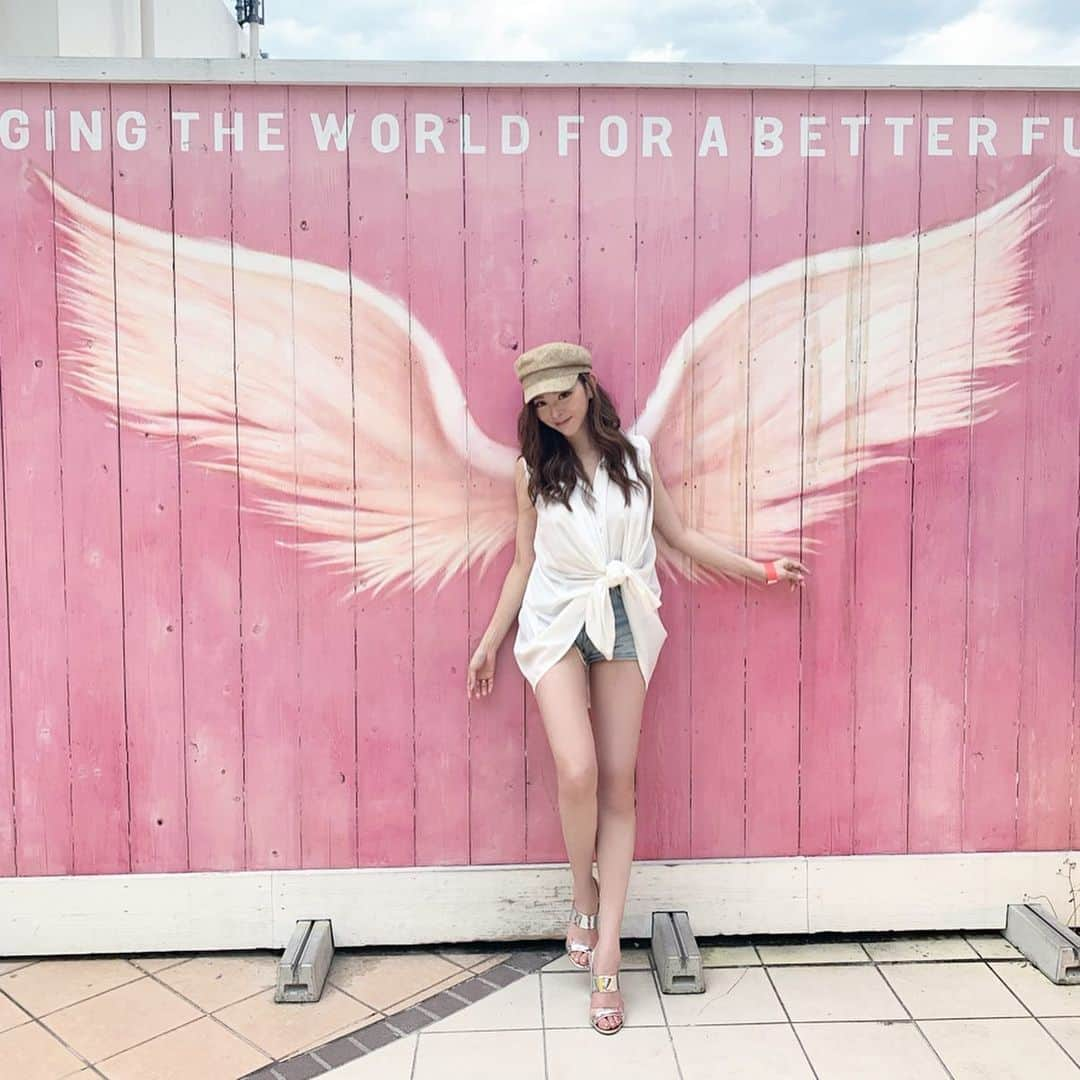 山崎みどりさんのインスタグラム写真 - (山崎みどりInstagram)「K子と私でカメラマン交代♡﻿ ﻿Angel wing❤︎ #bbq #🍖 #friends #happytime #❤️ #hairstyle #bbqchicken #bbqseason #バーベキュー #バーベキュー日和 #お腹いっぱい😋 #chicken #poke #beef #新宿 #shinjuku #shinjukubbq #ルミネ #lumineest #wildbeach #wildbeach新宿 #おしゃれbbq #🥙 #インスタ映えスポット #インスタ映え #angelwings」6月1日 20時15分 - midori_yamasaki_