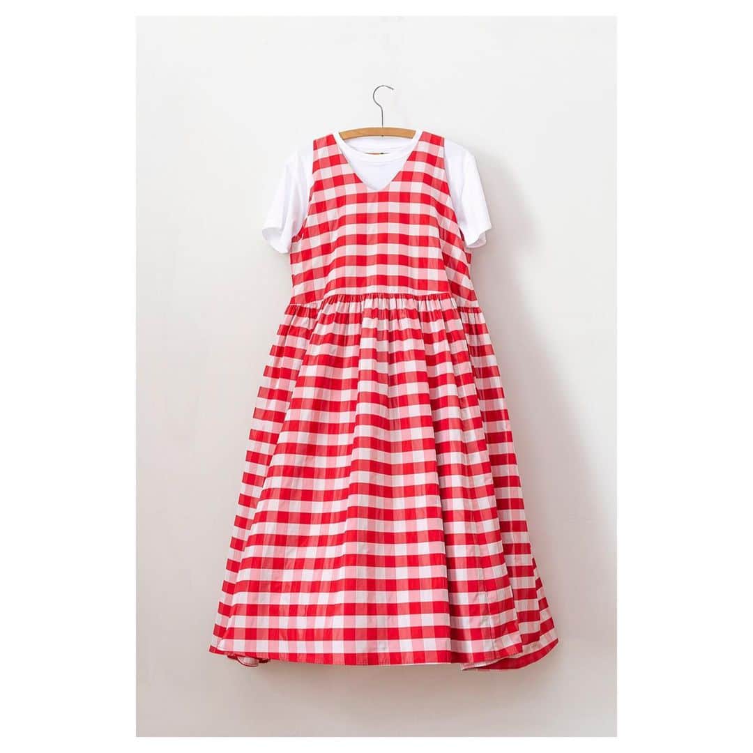 キャベジズ&ローゼズのインスタグラム：「Sunny days were made for red and white checks ☀️The Miranda Dress is the perfect frock for the weekend and every day ❤️ She is made from delicious red and white Italian chequered fabric and is perfectly suitable for a picnic or for special occasions #sunnyfashion #summerstyles #madeinlondon #slowfashionstyle #redandwhitedress #checks #checksoverstripes #sustainableclothing #cabbagesandroses #cabbagesandrosesfashion @christina_strutt @cabbagesandroses_shop 👆Link In Bio👆」