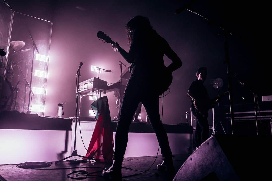 ジェームズ・ベイさんのインスタグラム写真 - (ジェームズ・ベイInstagram)「Thank you for last night, Hard Club, Porto ♥️🇵🇹 📷 @jonstonevideo」6月1日 20時22分 - jamesbaymusic