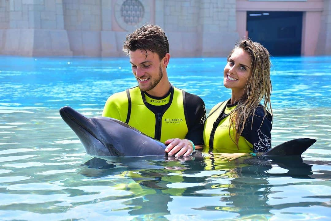 ダニエレ・ルガーニさんのインスタグラム写真 - (ダニエレ・ルガーニInstagram)「It was nice meeting these two new friends of mine🤩.. dolphin and sea lion 🌊🐬🌴」6月1日 20時26分 - daniruga