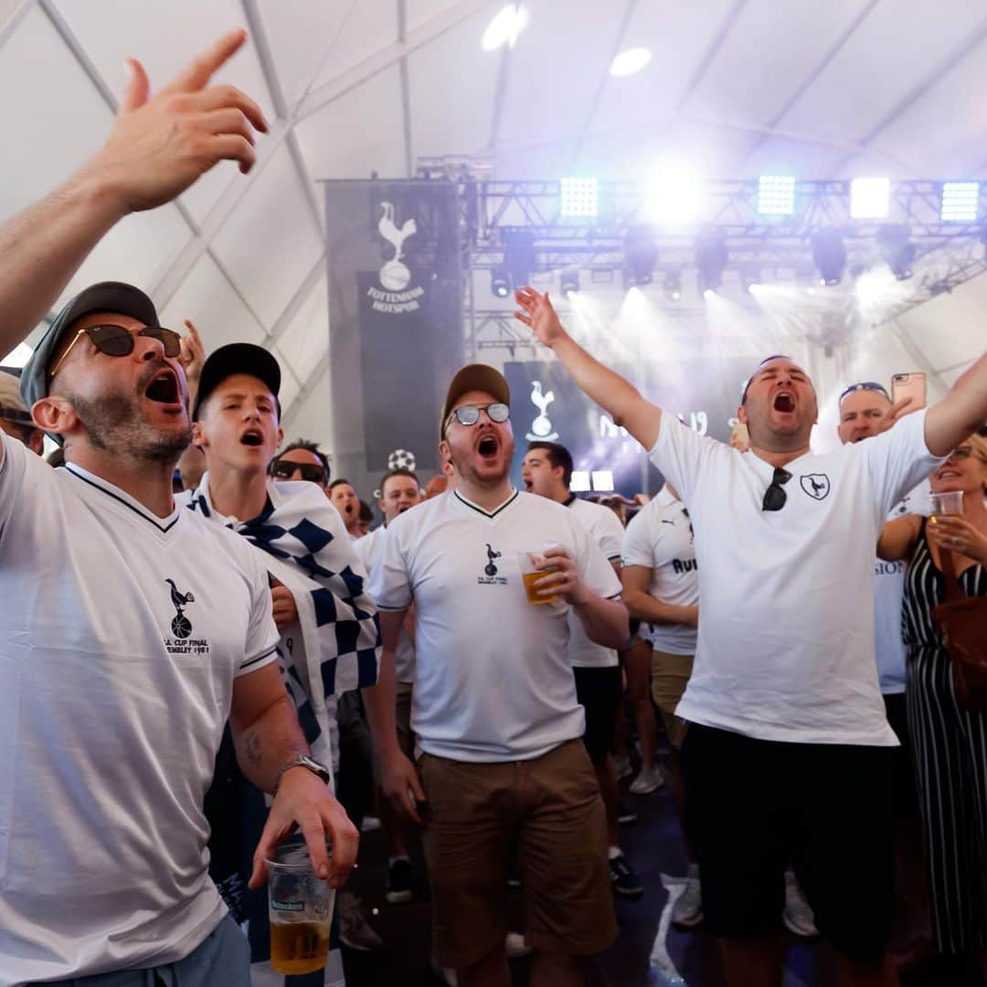 トッテナム・ホットスパーFCさんのインスタグラム写真 - (トッテナム・ホットスパーFCInstagram)「Spurs in Madrid! 🇪🇸 ☀️ #UCLfinal #COYS」6月1日 20時27分 - spursofficial