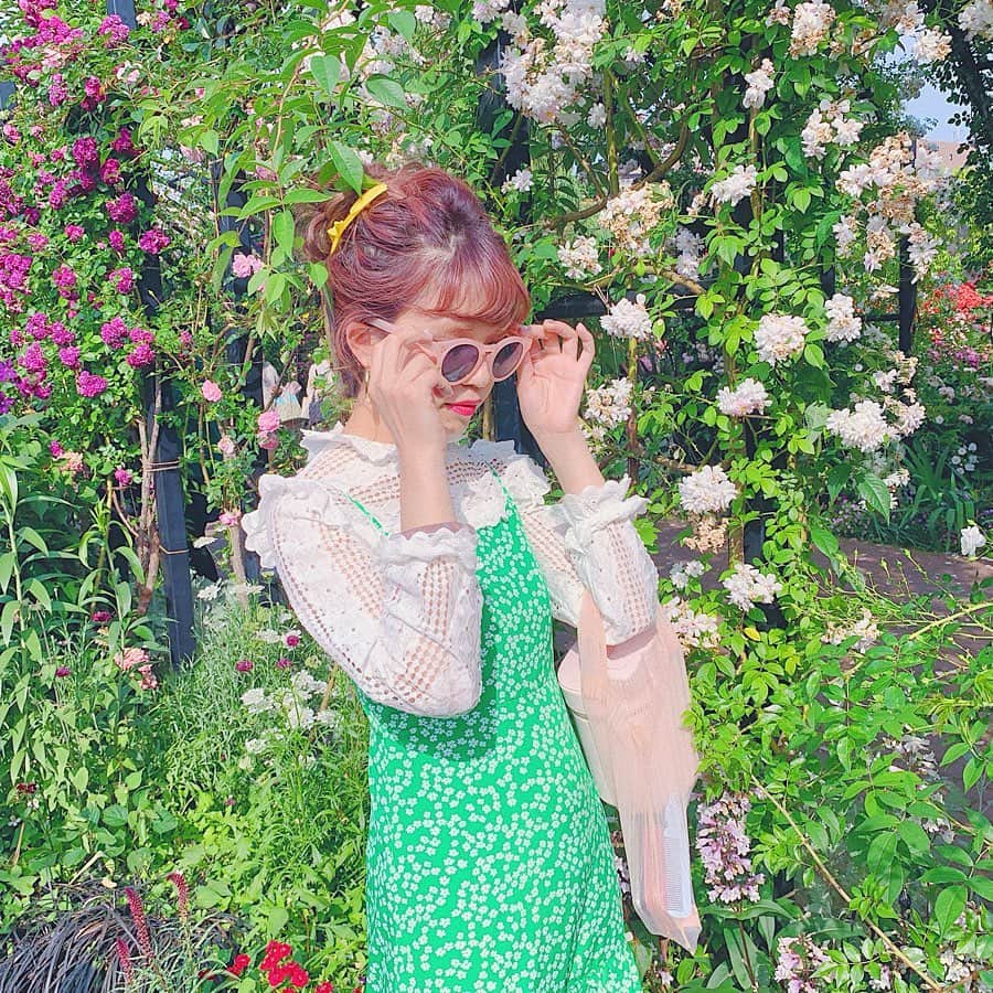 中谷愛さんのインスタグラム写真 - (中谷愛Instagram)「とってもお天気の良かった日🌹﻿﻿ お洋服の質問いただいたのでタグ付け🏷してます❤︎﻿﻿ ﻿﻿ #rosegarden﻿ ﻿ #ai__code」6月1日 20時27分 - aixox3