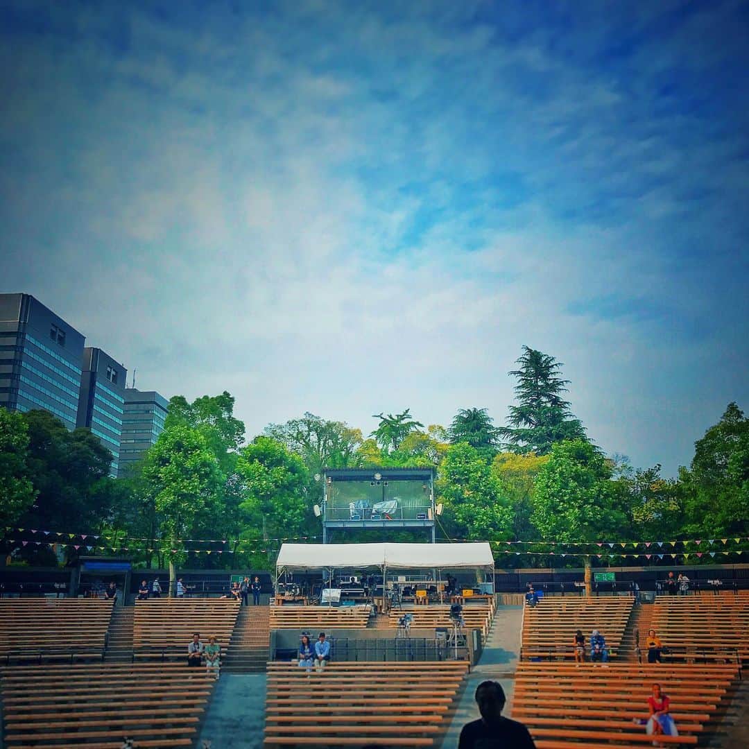 本間将人さんのインスタグラム写真 - (本間将人Instagram)「第1回 日比谷音楽祭初日、無事終了ー！！ 沢山の素敵なアーティストと共に、そして小池都知事と共に、そして亀田誠治さん率いる最高のバンドととても楽しい時間が過ごせました！！ 客席から本間さーんコールもいただき、嬉しかったです！ありがとう✌️😊 これから大阪に向かいます〜🚅 #日比谷音楽祭 #亀田誠治 #最高のバンド」6月1日 20時31分 - paul_masato