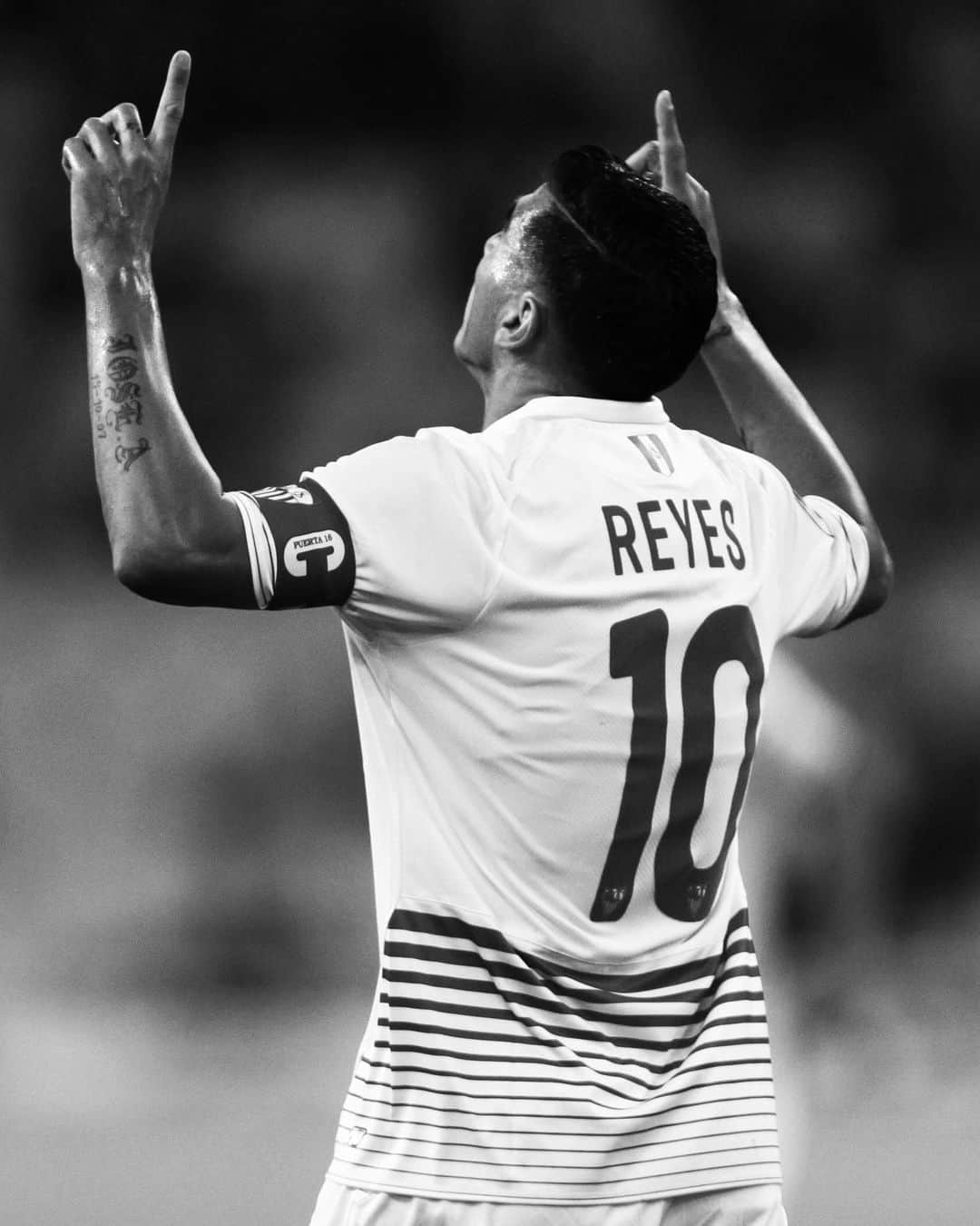 LFPさんのインスタグラム写真 - (LFPInstagram)「You’re ETERNAL, Reyes (1983-2019). RIP. 🙏🏻 ❤ @sevillafc 💜 @realmadrid ❤ @atleticodemadrid 💙 @rcdespanyol 💚 @cordobacf_oficial ❤ @extremaduraud • #Reyes #LaLiga #LaLigaSantander #SevillaFC #RealMadrid #Atleti #Espanyol #Cordoba #Extremadura」6月1日 20時32分 - laliga