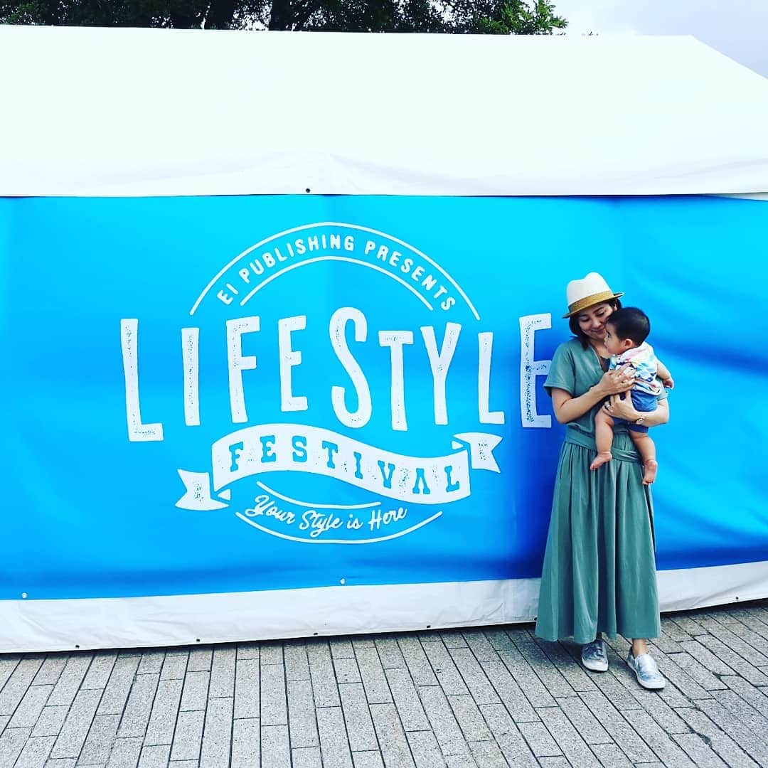 本多真弓さんのインスタグラム写真 - (本多真弓Instagram)「赤レンガ倉庫にて⚓ #lifestylefestival . . . バンジートランポリンっていうのが面白そうだった…！(3枚目) ダブルタッチのパフォーマンスを見てダンスしたくなったよ💃 子供がもう少し大きくなったら家族皆で楽しめそう。 小さなお子さん👦がいるファミリーにおすすめです^^明日もやってるよ。 . . #みなとみらい #赤レンガ倉庫  #ライフスタイルフェスティバル  #バンジートランポリン #ダブルタッチ  #子連れで楽しめるイベント」6月1日 21時13分 - mayumi_h_i