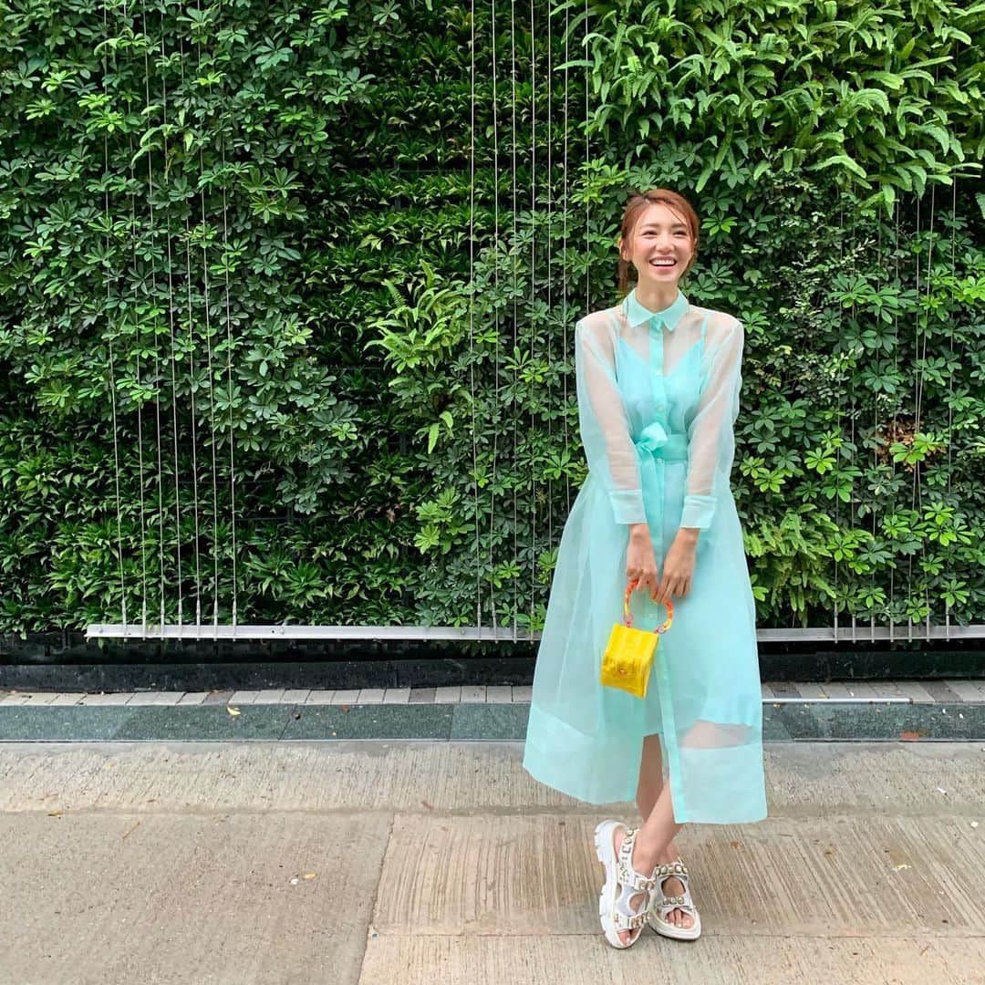 Elva Niさんのインスタグラム写真 - (Elva NiInstagram)「I’ve been waiting for a sunny weekend for a long time It’s finally here for a couple hours Plzzzzzzz stay longer tomorrow ☀️☀️☀️ #saturdayvibes  #ootd #shotoniphone XR」6月1日 21時09分 - misselvani
