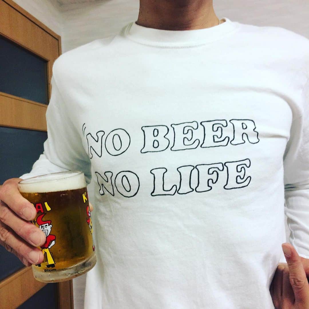 黒川忠文さんのインスタグラム写真 - (黒川忠文Instagram)「禁酒解禁❗️ アルコール有りビールを飲みました！  体調は極めて良好 ビールがうまい❗️ 「NO BEER NO LIFE」Tシャツは昨日でネタ切れしたけど、 今日はロンTだ！  #禁酒解禁  #痔核  #ビールがうまい  #nobeernolife  #久しぶりなんで慣らし飲酒」6月1日 21時11分 - kurokawatadafumi