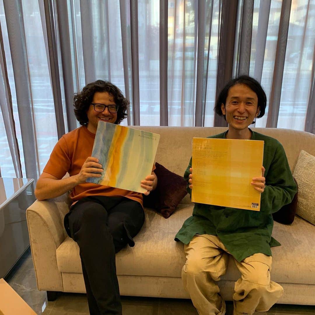 高木正勝のインスタグラム：「Milan Records のJCさんと合流。Marginalia IIのアナログ盤を受け取りました！もうすぐ流通されると思います。大きいアートワークがとてもしっくり。」