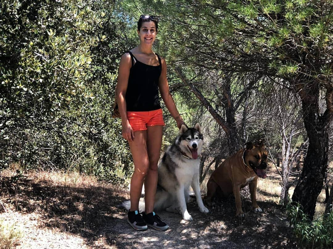 キャロリーナ・マリンさんのインスタグラム写真 - (キャロリーナ・マリンInstagram)「Saturday 🐶🌳☀️」6月1日 21時21分 - carolinamarin