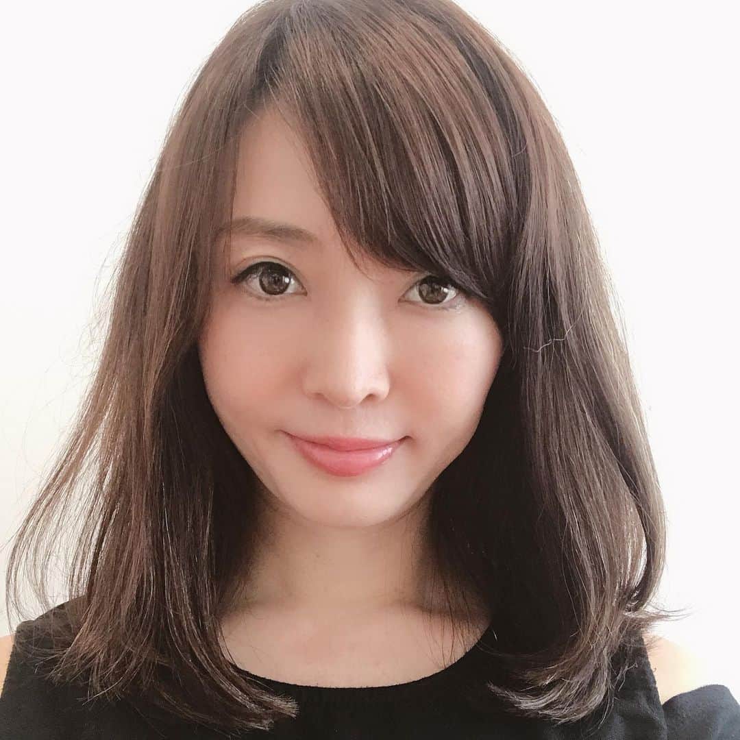 高村凛さんのインスタグラム写真 - (高村凛Instagram)「今日はヘアモデル🤗 いい感じにカットしてもらった💙 ukaさんありがとうございます😘👍 #uka #uka広尾店  #hairmodel #haircut」6月1日 21時29分 - rin_takamura