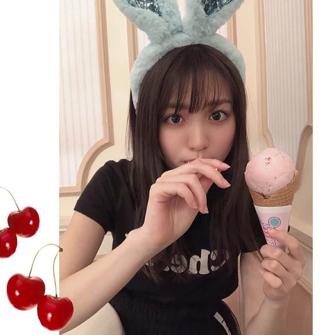 香音さんのインスタグラム写真 - (香音Instagram)「正解はこちら~🐰🍼 イースターのバニーちゃんです。 . . .  またしても、もぐもぐ。ずーっと食べていました。☺︎ . . 夢の国で食べたら全部ゼロカロリーなんだよ〜て。 . ＃TシャツちゃっかりCherryです🍒#easter」6月1日 21時43分 - kanon420_official