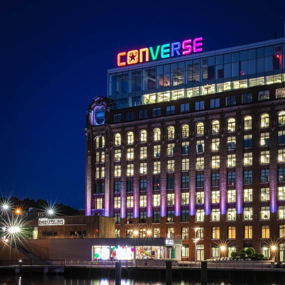 converseさんのインスタグラム写真 - (converseInstagram)「Converse HQ lights up in celebration of Pride month. #ConversePride :: Photo by @cajaxxon」6月1日 21時44分 - converse