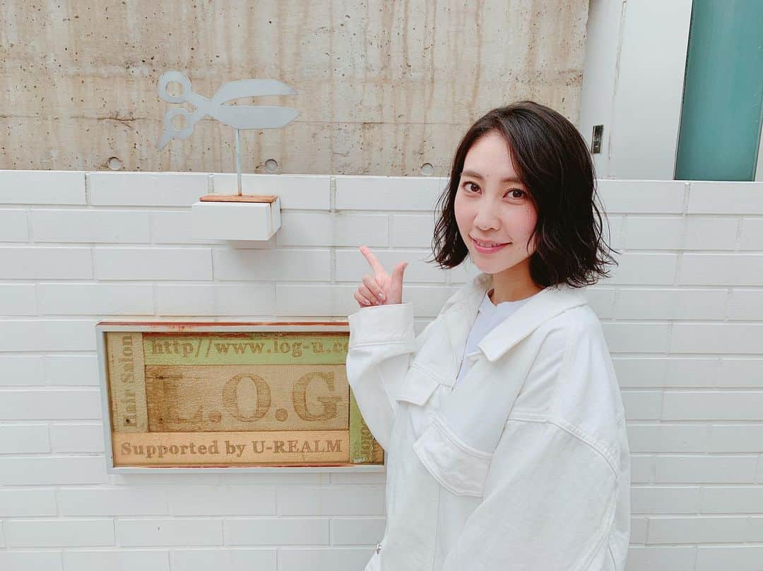 のインスタグラム：「久しぶりにL.O.Gへ✂︎今日はりょっち @log_ryotakahashi にトリートメントとカットをして頂きました♪帰りに少し巻いてもらったよ〜☺️ありがとうございます！ そして、L.O.G 6周年おめでとうございます🥳」