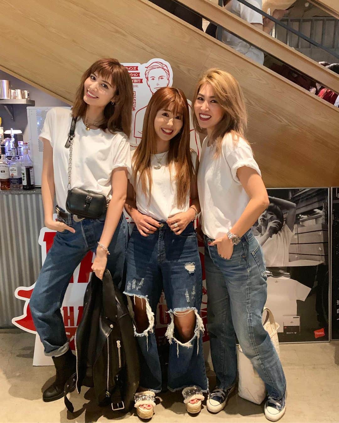 のインスタグラム：「. ヘインズの白T PARTY👏👏❤️ 大好きな @hanes_japan の#白T を着て遊びに行きました。 白Tはヘインズしか着てないってくらい、愛してやまない名品🥰✨✨ #hanes#ヘインズ#白T#fashion#denim#denimstyle#白Tデニム#白tはヘインズ」