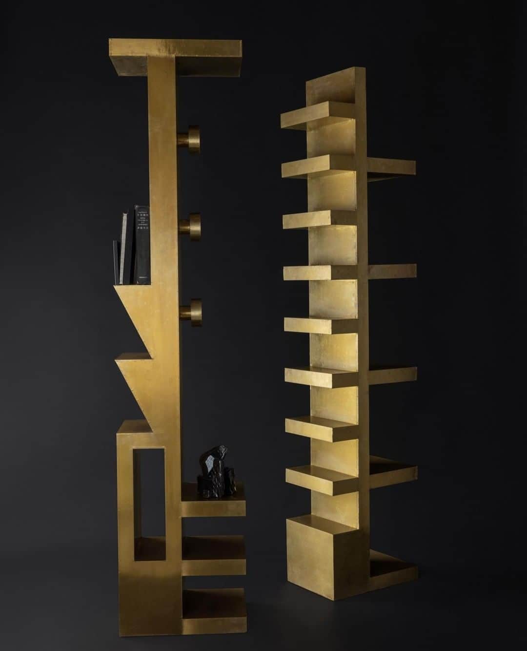 トム ディクソンさんのインスタグラム写真 - (トム ディクソンInstagram)「The brass finish to the MASS coat stand and bookcase: Huge chunks of heavyweight, metallic, minimalism, with over-scaled forms and an instantly recognisable sculptural silhouettes.⠀ ⠀ ⠀ #tomdixonMASS #brass #heavyweightstorage #metallic #minimalism #sculptural #tomdixon #furniture⠀ ⠀」6月1日 21時50分 - tomdixonstudio