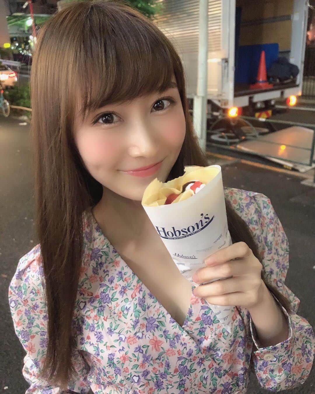 矢倉楓子さんのインスタグラム写真 - (矢倉楓子Instagram)「お仕事終わりに﻿ 韓国料理食べて 元気になった！❤️ ﻿ ﻿ 笑いすぎて、、、🤣❣️ ﻿ ﻿ ﻿ 写真は、昨日の夜ご飯のあと﻿ デザートで食べたクレープ😦﻿ お腹ぱんぱんだった、☺︎ ﻿❤︎ ﻿ ﻿ #韓国料理﻿  #いちご練乳クレープにチョコソースとバナナをトッピング🍌﻿ #店員さん苦笑い」6月1日 21時50分 - fufu_ice