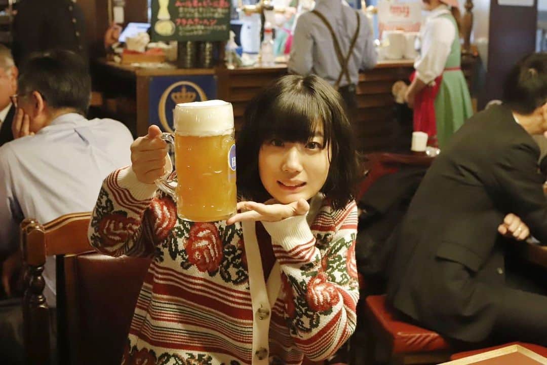 日本テレビ「夢眠ねむのまどろみのれん酒」さんのインスタグラム写真 - (日本テレビ「夢眠ねむのまどろみのれん酒」Instagram)「Blu-ray 発売まであと4日🎉 今夜お届けする未公開ショットは、2/24放送《ガード下でまどろむ》より、巨大なビールとの2ショット🍺✨ そろそろ、キーンと冷えたこちらが恋しくなる季節がやってきますね☀️ #ねむ酒  #夢眠ねむ」6月1日 21時50分 - nemu_madoromi