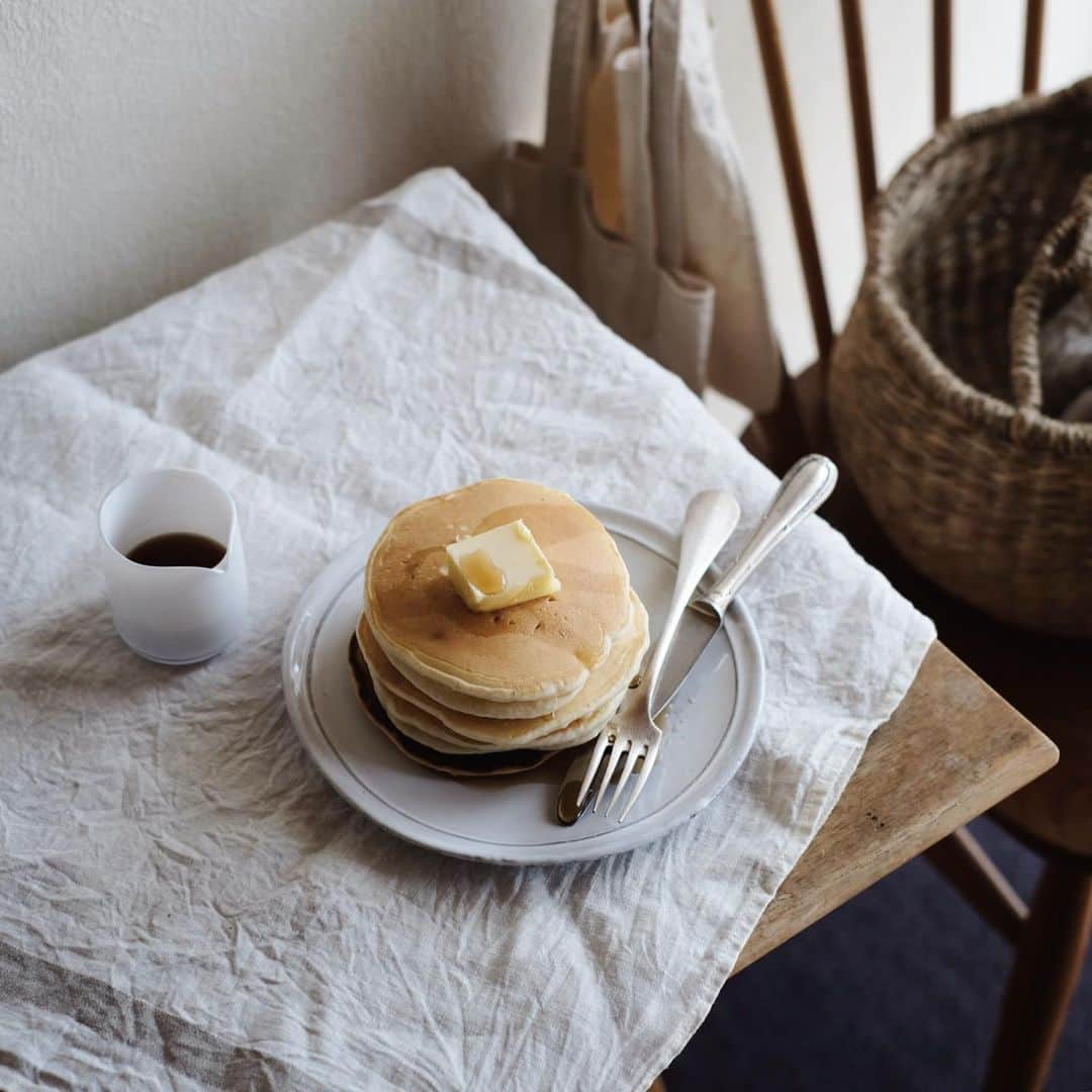 maggydaisyのインスタグラム：「_  久しぶりにパンケーキを焼いた。 最初の1枚は必ず焦がすんだよなぁ、、」