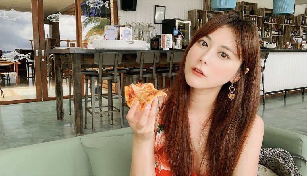 Liga Chiangのインスタグラム：「2019/06/01 🎂 爸媽我愛你們💕  謝謝你們的養育 我出生後 每年的6月1日❤️ #happybirthdaytome  #ligachiang #future #🎂 #solobirthdaytrip #travelalone #singlelife #江恆亘」