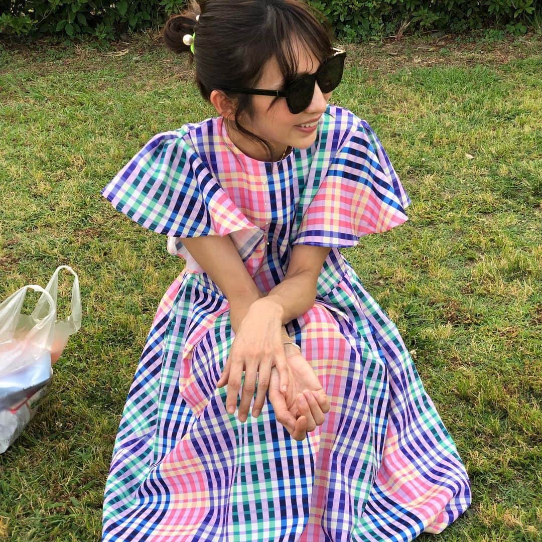 のインスタグラム：「-﻿ 夕方でも最近は明るいので、姪っ子と気付いたら長い時間遊んでました笑﻿ ﻿ 電話がかかってて慌てて帰宅😅﻿ ﻿ 可愛いワンちゃんとも遊べてホッコリ🐶 ﻿ ﻿ #土曜日#休日」