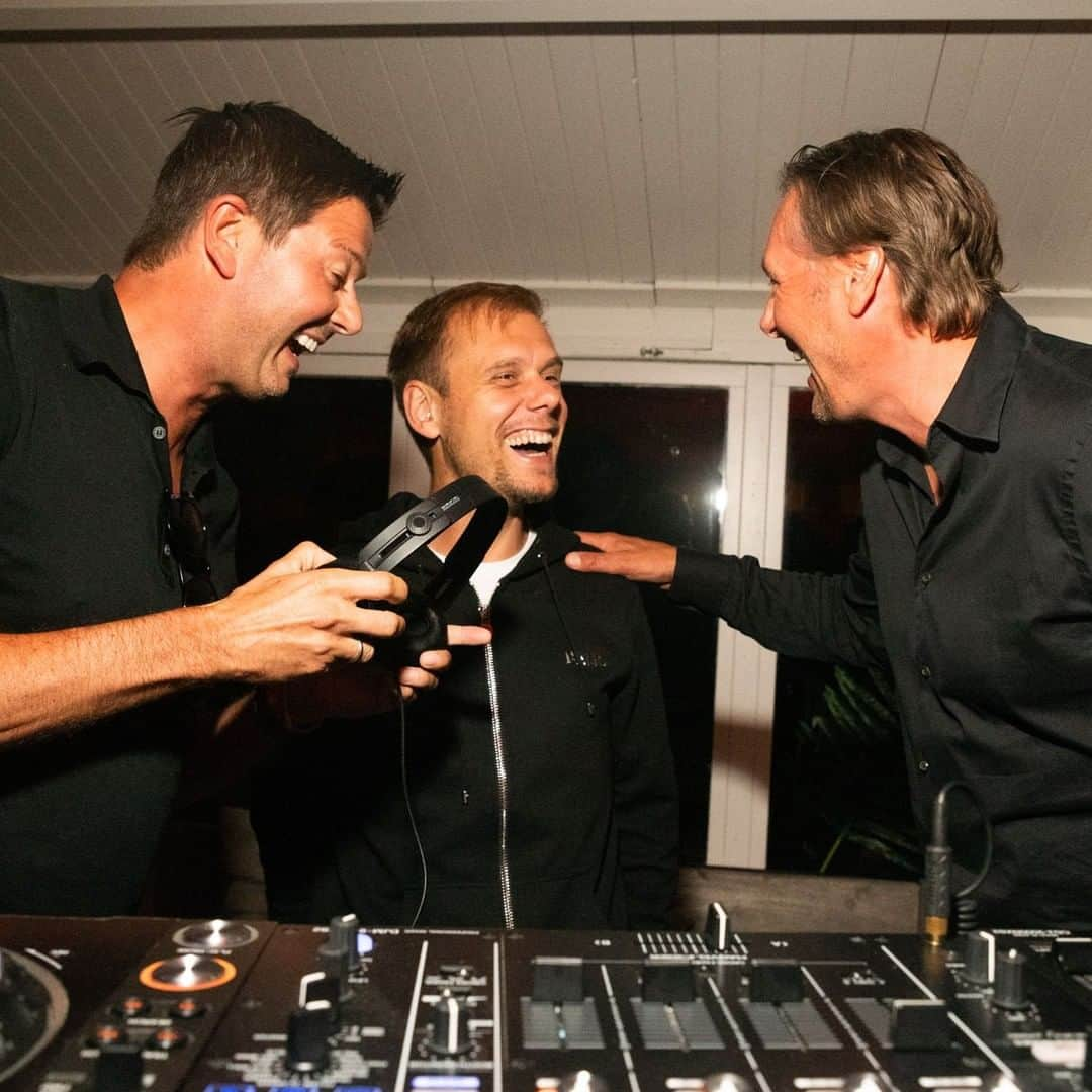 Armin Van Buurenさんのインスタグラム写真 - (Armin Van BuurenInstagram)「Happy birthday @armadamusic! Very grateful for the 16 amazing years, cheers to many more! @davidlewissharky @maykelarmada #WeArmada」6月1日 22時02分 - arminvanbuuren