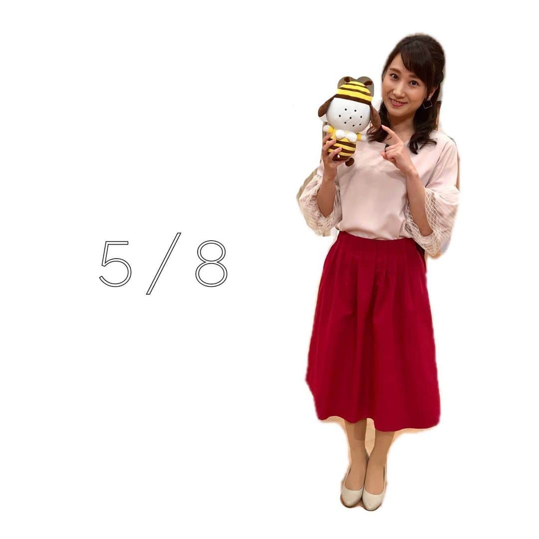 柴田平美さんのインスタグラム写真 - (柴田平美Instagram)「みんテレ衣装👗  5/2  黒と白のボーダーニット！ 悪いみちゅバチと 言われました…🐝😎笑  5/7 水色ブラウスと黄色スカート 配色もブラウスのレース袖が 白雪姫みたいと言われました…🍎🍎 5/8 袖にボリュームある服が 流行っているのですね👀 ピンクとマゼンダの組み合わせが 可愛かったです…♡ #ファッション #衣装 #ボーダー #ニット #白雪姫 #みちゅバチ #uhb #アナウンサー」6月1日 22時03分 - narumi.shibata99