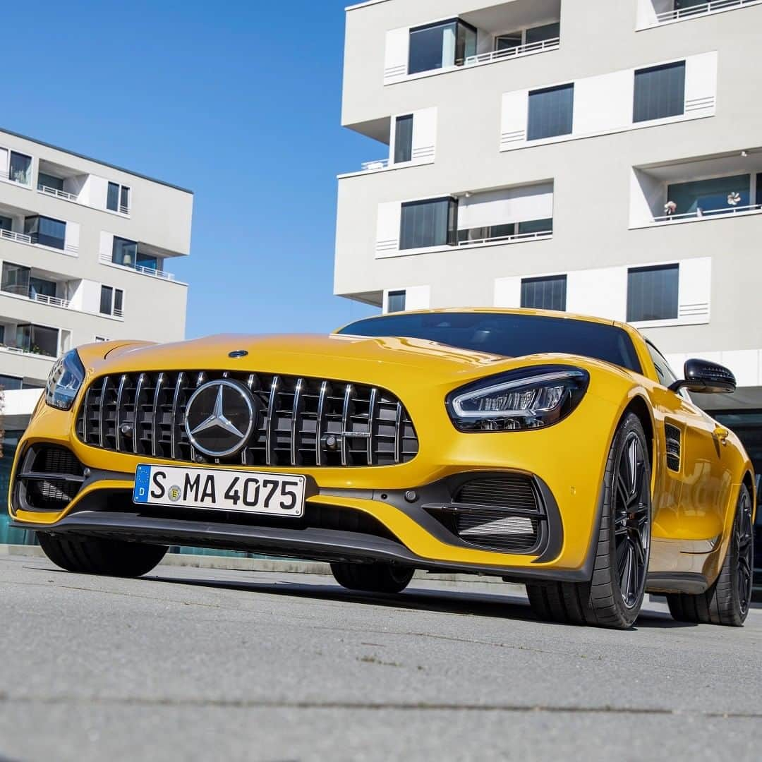 Mercedes AMGさんのインスタグラム写真 - (Mercedes AMGInstagram)「[Fuel consumption combined: 11.5 l/100km | CO2 emissions combined: 262 g/km]  The Mercedes-AMG GT S leaves a first impression that stays with you forever.  #MercedesAMG #AMG #GTS #GTFamily #DrivingPerformance #Power #Passion #Mercedes #AMG🔥 #Luxury #CarsofInstagram #InstaCar #Lifestyle」6月1日 22時15分 - mercedesamg