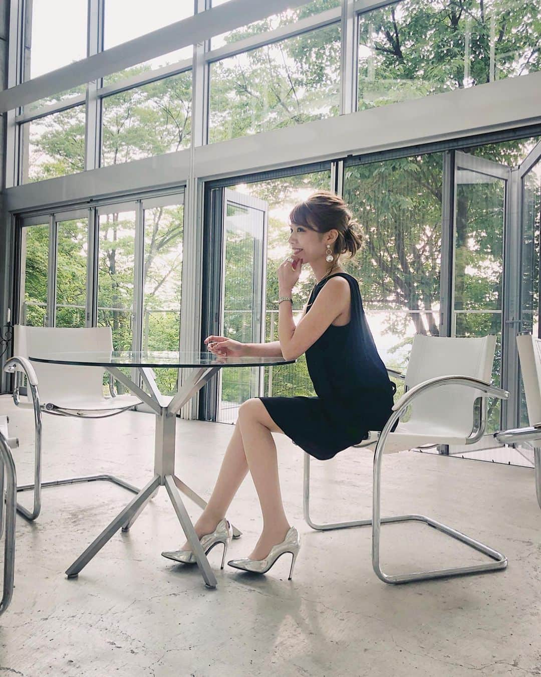 春田麻緒さんのインスタグラム写真 - (春田麻緒Instagram)「ㅤㅤㅤㅤㅤㅤㅤㅤㅤㅤㅤㅤㅤ 今日はだいすきな従姉妹の結婚式でした👰🏼❤️🤵🏼 ㅤㅤㅤㅤㅤㅤㅤㅤㅤㅤㅤㅤㅤ 天気にも恵まれてとっても素敵な式だったなー🥺💓 ㅤㅤㅤㅤㅤㅤㅤㅤㅤㅤㅤㅤㅤ DMでも多数質問頂いてた今日のコーデ💋 ㅤㅤㅤㅤㅤㅤㅤㅤㅤㅤㅤㅤㅤ ワンピは @rienda_official で発売中のもので、 靴とピアスは2年くらい前のZARAのものです✨ ㅤㅤㅤㅤㅤㅤㅤㅤㅤㅤㅤㅤㅤ このワンピース丈感もミニすぎなくて丁度良かった🤤 ㅤㅤㅤㅤㅤㅤㅤㅤㅤㅤㅤㅤㅤ #結婚式コーデ #rienda #zara」6月1日 22時15分 - mao_haruta