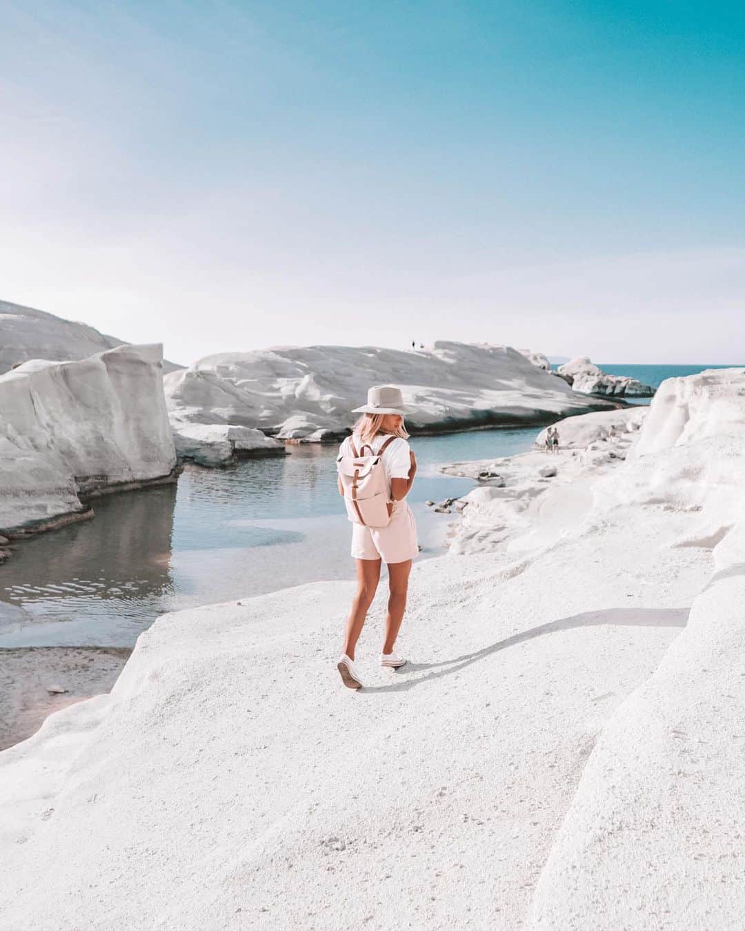 Kapten & Sonさんのインスタグラム写真 - (Kapten & SonInstagram)「'Spontaneity is the best kind of adventure!' 🌊@joliejanine explores Greece with our beautiful Copenhagen! ☀️ #bekapten #kaptenandson⠀ .⠀ .⠀ .⠀ #greece  #backpacks #oceanbreeze #summertime #summervibes #summeroutfit #traveladdicted #travelgram #passportpassion」6月1日 22時19分 - kaptenandson