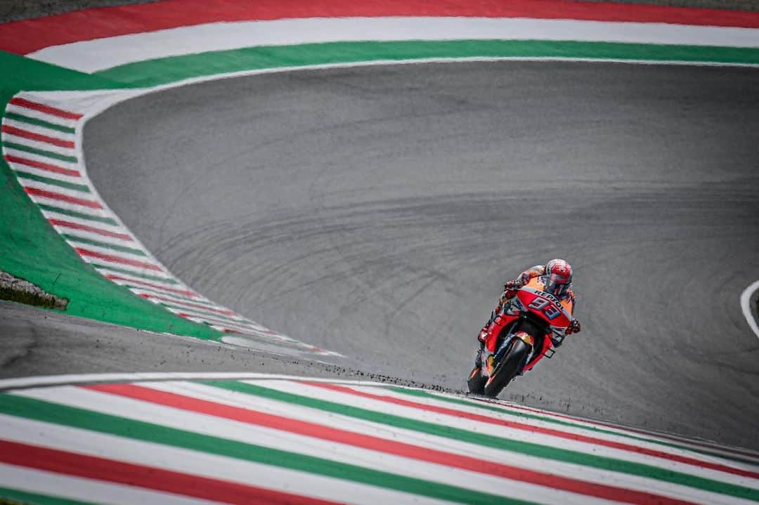 MotoGPさんのインスタグラム写真 - (MotoGPInstagram)「Pole ✅ All-time lap record ✅ // #ItalianGP 🇮🇹 #MM93 #MotoGP #Motorcycle #Racing #Motorsport」6月1日 22時19分 - motogp