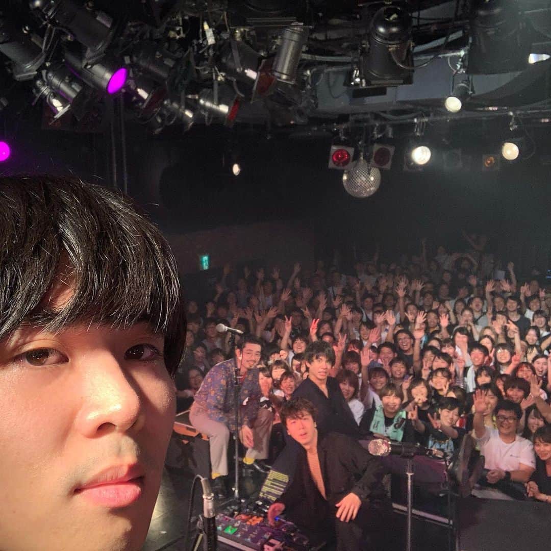 オカモトレイジさんのインスタグラム写真 - (オカモトレイジInstagram)「OKAMOTO'S 10th ANNIVERSARY LIVE TOUR 2019 "BOY" 12本目！広島CLUB QUATTROありがとうございました！広島は思入れが深いです！俺のDJの師匠がいます！ #オカモトークQ の方には初めて鶏皮ポンプをアップします！テープデッキの用意しろ😋」6月1日 22時20分 - okamotoreiji