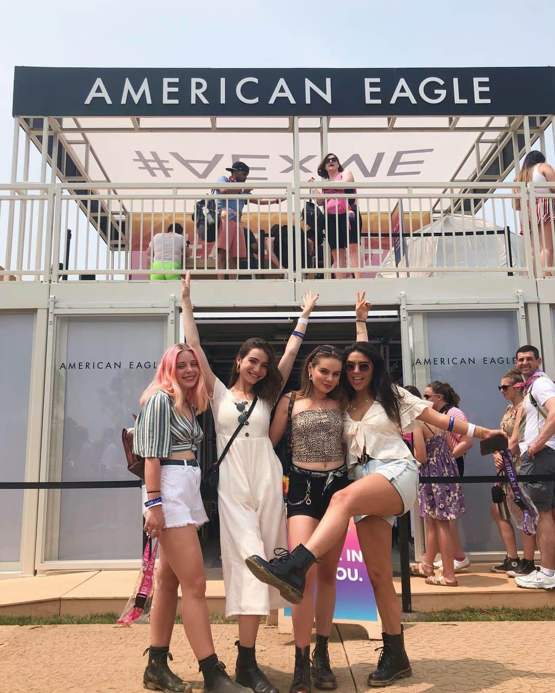 American Eagleさんのインスタグラム写真 - (American EagleInstagram)「The girl gang takes on day 2 ⚡️ check out stories to see what they did today at @govballnyc! @julietdicarlo @maia_carpentieri @mama__medusa @katherinleonard」6月2日 8時13分 - americaneagle