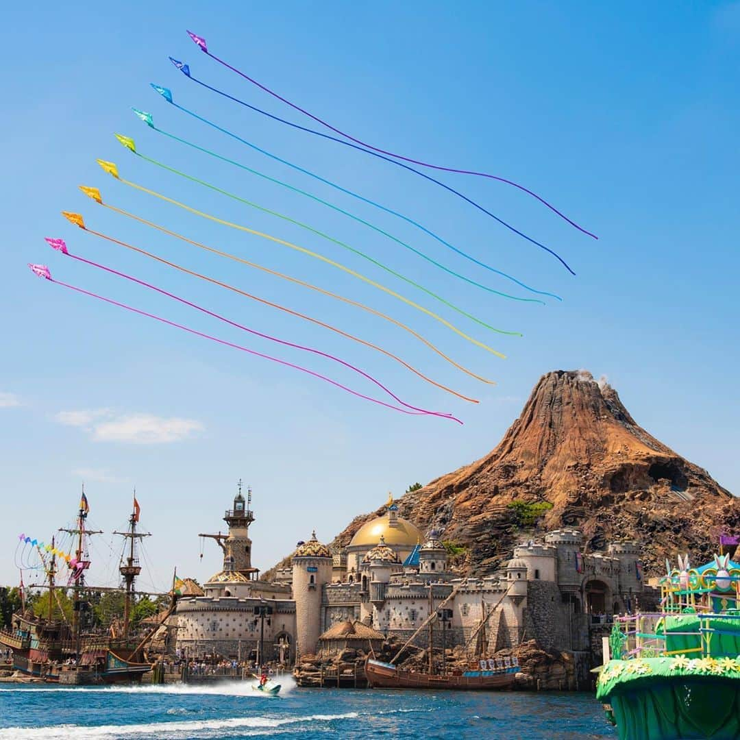 東京ディズニーリゾートさんのインスタグラム写真 - (東京ディズニーリゾートInstagram)「Look to the sky! 華やかに✨ #disneyseaster #tiptopeaster #mediterraneanharbor #tokyodisneysea #tokyodisneyresort #kite #ディズニーイースター #tiptopイースター #東京ディズニーシー #東京ディズニーリゾート #10連カイト #カイト」6月2日 8時19分 - tokyodisneyresort_official