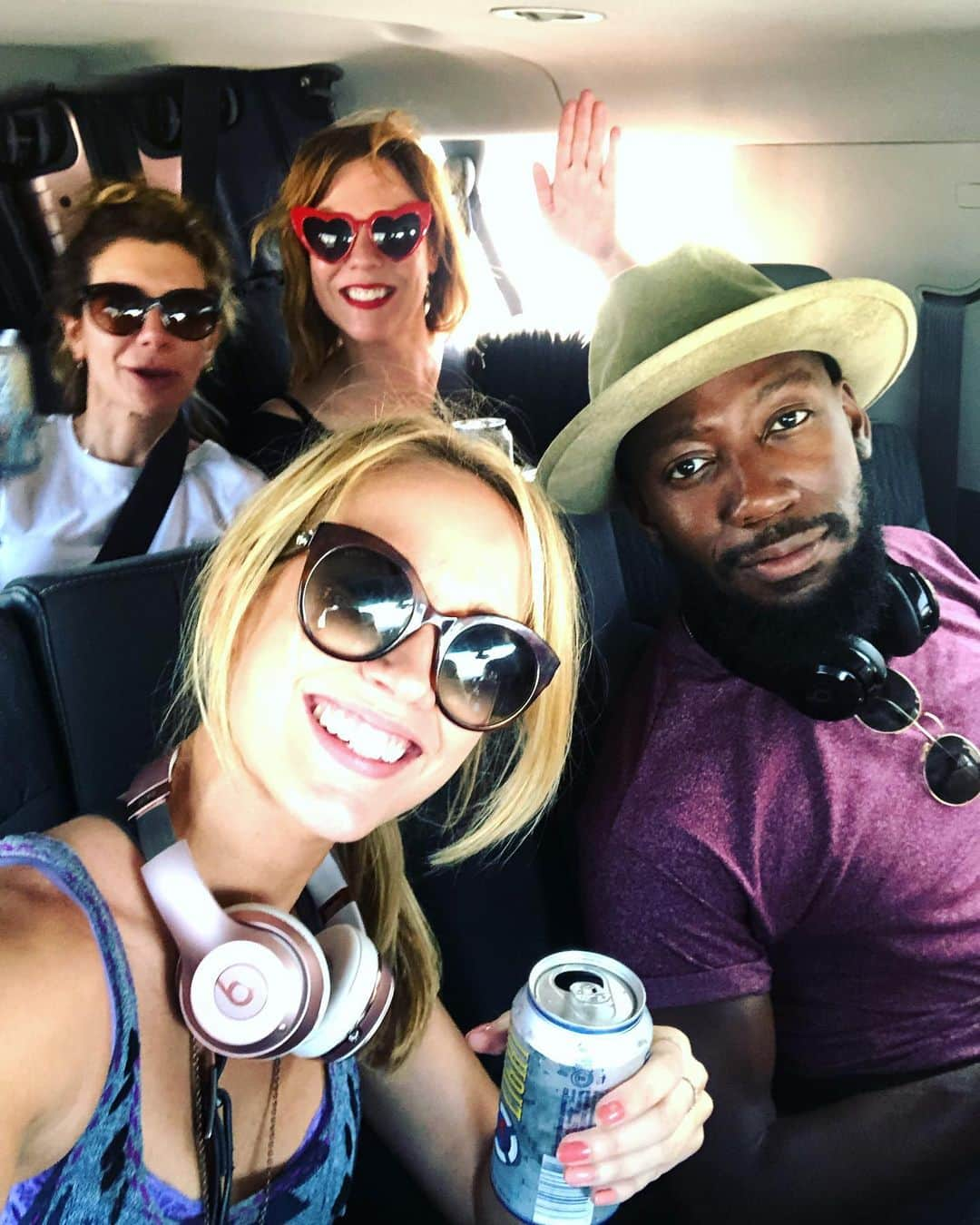 アンナ・キャンプさんのインスタグラム写真 - (アンナ・キャンプInstagram)「Let’s do this friends 🇲🇽🍻🌵 #desperados @lamorne @sarahburnsme @nasimpedrad 💘」6月2日 8時23分 - therealannacamp