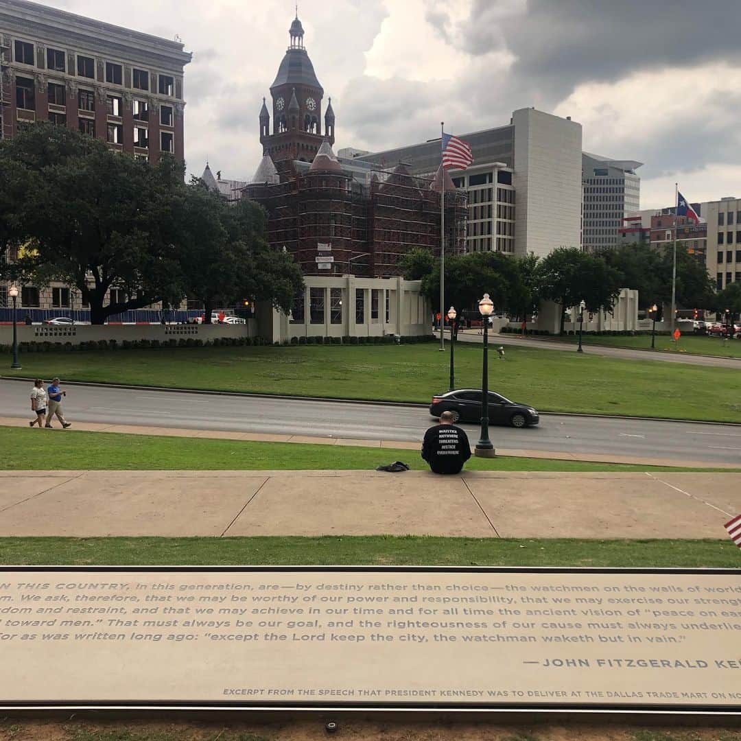 トニー・アゼベドのインスタグラム：「I have been all over the world and it’s embarrassing how little I have visited our own country! #dallas #jfkassassination #xmarksthespot」