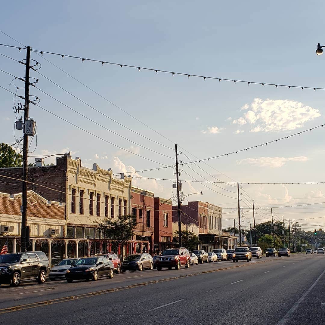 ウィリー・ガーソンさんのインスタグラム写真 - (ウィリー・ガーソンInstagram)「Beautiful downtown Ponchatoula, Louisiana....#itsawonderfullifetime」6月2日 8時42分 - willie.garson