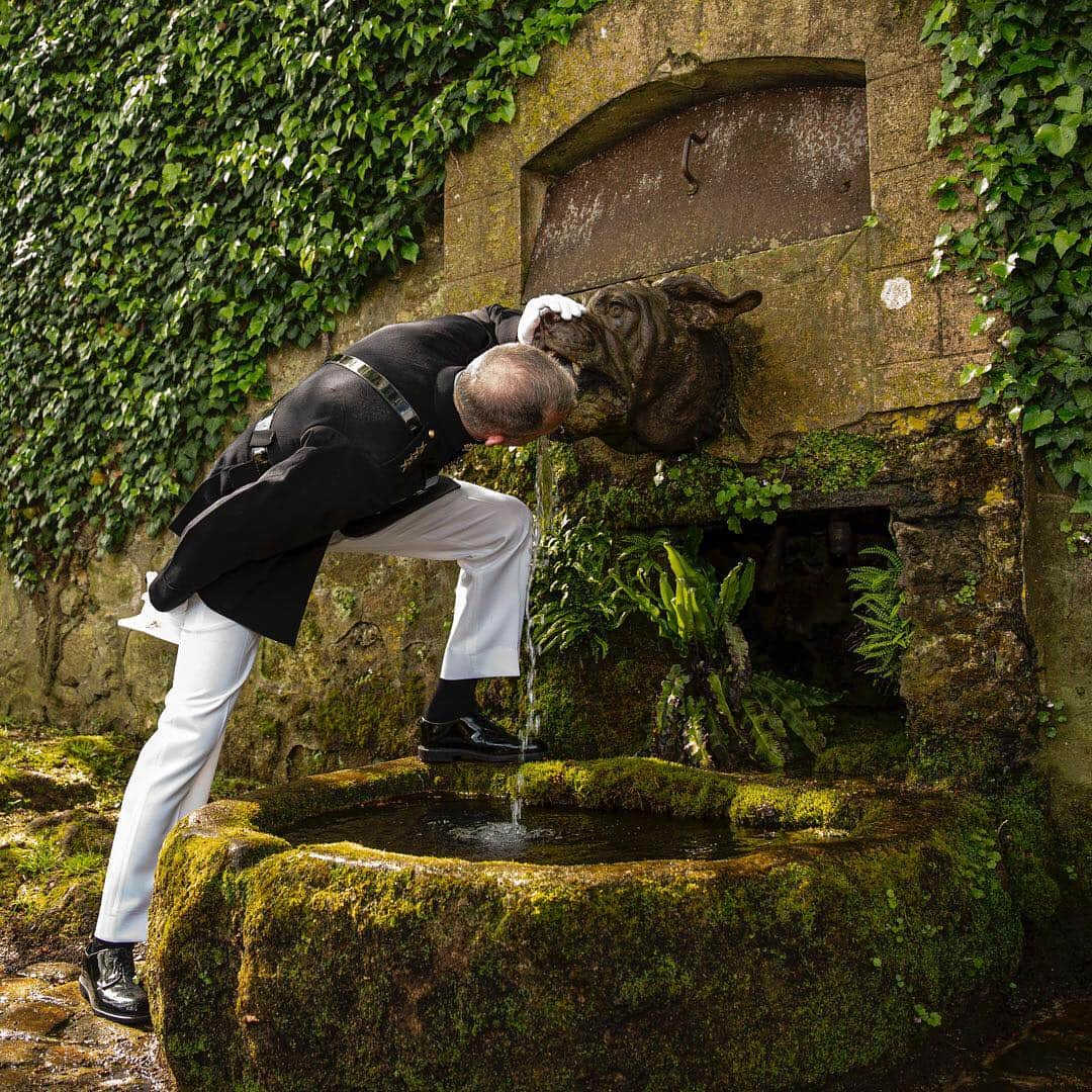 アメリカ海兵隊さんのインスタグラム写真 - (アメリカ海兵隊Instagram)「Hydration Station  Assistant Commandant of the Marine Corps Gen. Gary L. Thomas drinks from the “Devil Dog” fountain after the Anniversary of Belleau Wood Memorial Ceremony at the Asine-Marine American Cemetery, May 26th, 2019. (U.S. Marine Corps photo by Sgt. Wesley Timm)  #France #Marines #USMC #History #Military #Dog」6月2日 8時53分 - marines