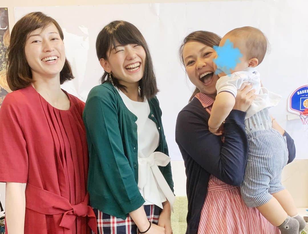 女子アナ47さんのインスタグラム写真 - (女子アナ47Instagram)「女子アナ47、一大プロジェクトの説明会1日目。 やっとみんなで始動できることに喜びも一入です。 地方在住メンバーとは、テレビ電話つないで共有しています！ 本日も午前と午後！！みんなで頑張ります！子連れでも会議に参加していただけるよう簡易的にキッズスペース作りましたが、0〜2歳児の元気の良さは凄まじいww 子どもたちにも頑張ってもらいつつ、頑張ります＾＾ #女子アナ47 #一大プロジェクト #アナウンサー #キャスティング #司会 #MC #東京 #会議 #女子会 #ママ会 #女子アナ #女子アナウンサー #地方創生 #地方創生アナウンサー #地域活性化 #japanese #announcer #フリーアナウンサー #地方局 #47都道府県 #東京 #cheering #定例会 #mtg #キッズスペース #ワーママ #ワーキングマザー #ワーキングママ」6月2日 8時52分 - jana47com