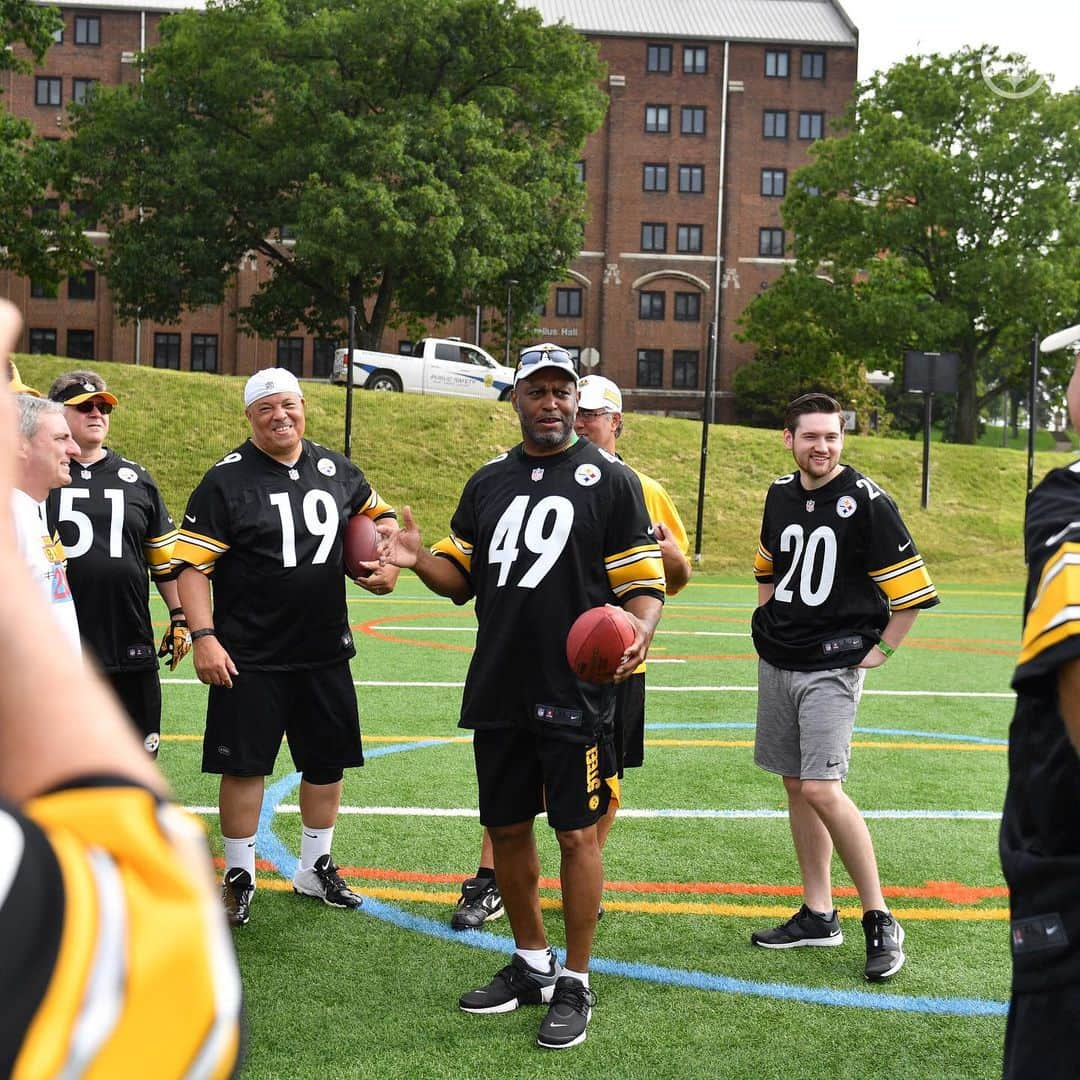 ピッツバーグ・スティーラーズさんのインスタグラム写真 - (ピッツバーグ・スティーラーズInstagram)「☀️, fun, & 🏈 at Men’s Fantasy Camp presented by @budlight.」6月2日 8時48分 - steelers