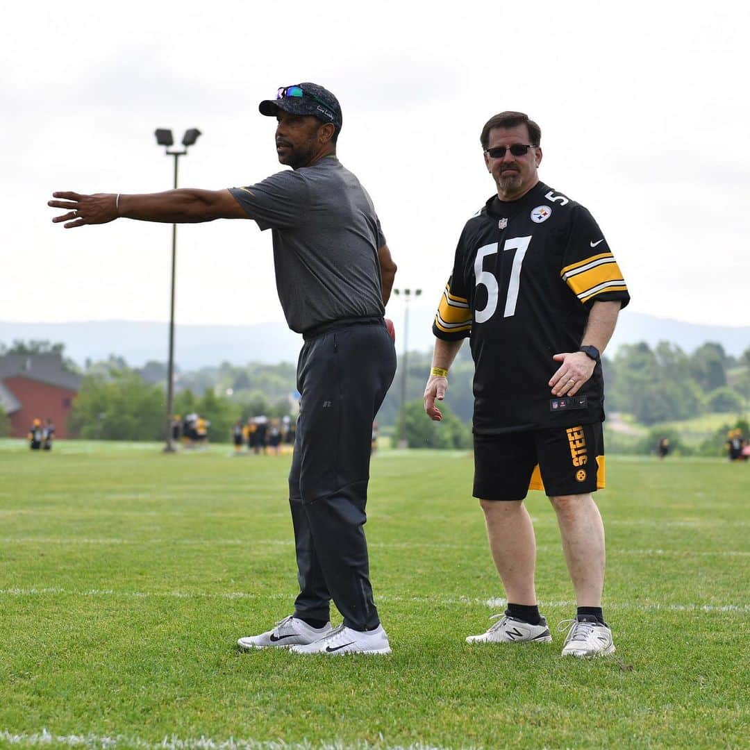 ピッツバーグ・スティーラーズさんのインスタグラム写真 - (ピッツバーグ・スティーラーズInstagram)「☀️, fun, & 🏈 at Men’s Fantasy Camp presented by @budlight.」6月2日 8時48分 - steelers