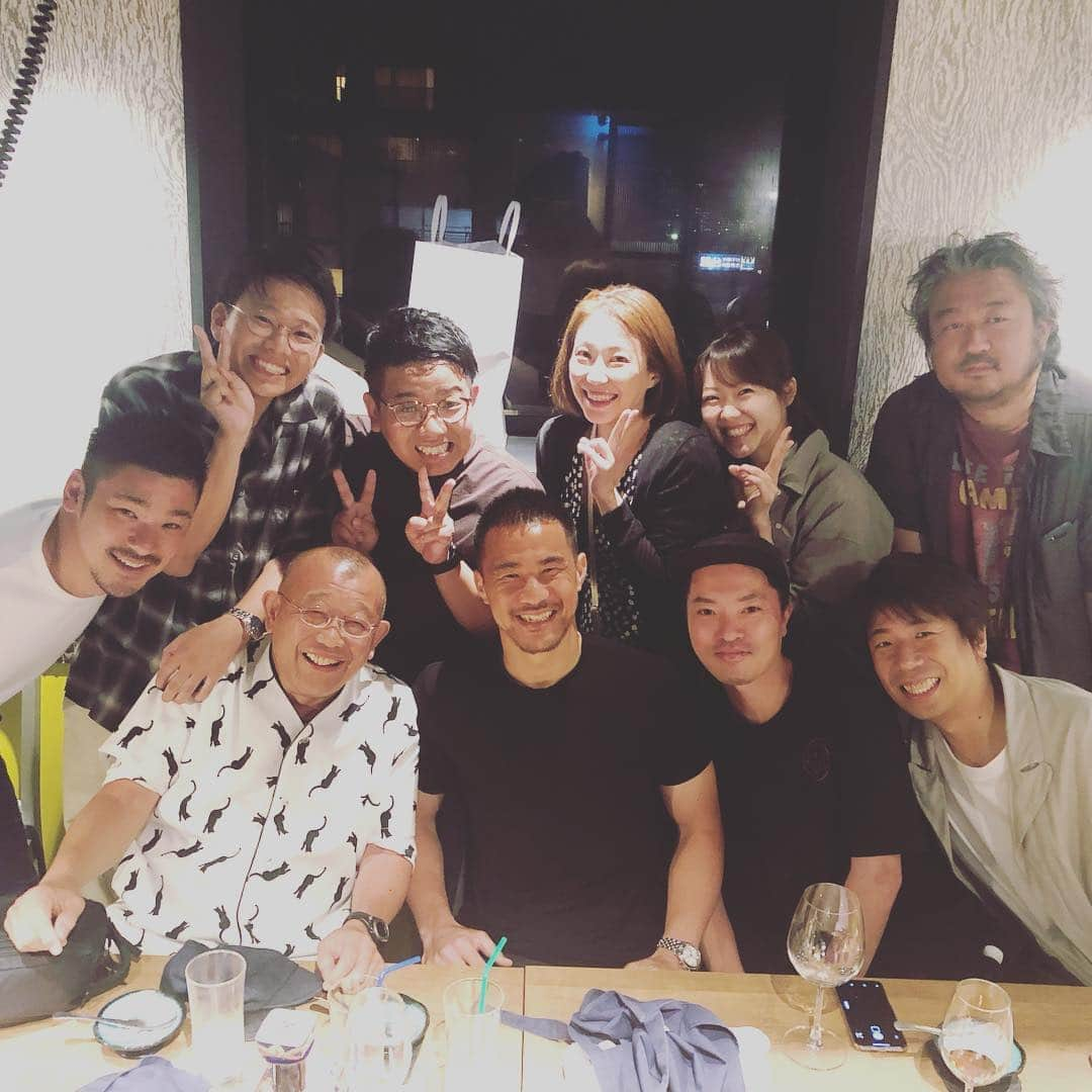 岡崎慎司さんのインスタグラム写真 - (岡崎慎司Instagram)「昨日は鶴瓶さんに食事に誘ってもらいました！ A-Studioのスタッフさんとミキの2人、そしてカッキーさん。 代表合流前に皆さんからパワーもらえました！ 今日から頑張りまーす👊🙏」6月2日 8時53分 - shinjiokazaki_official