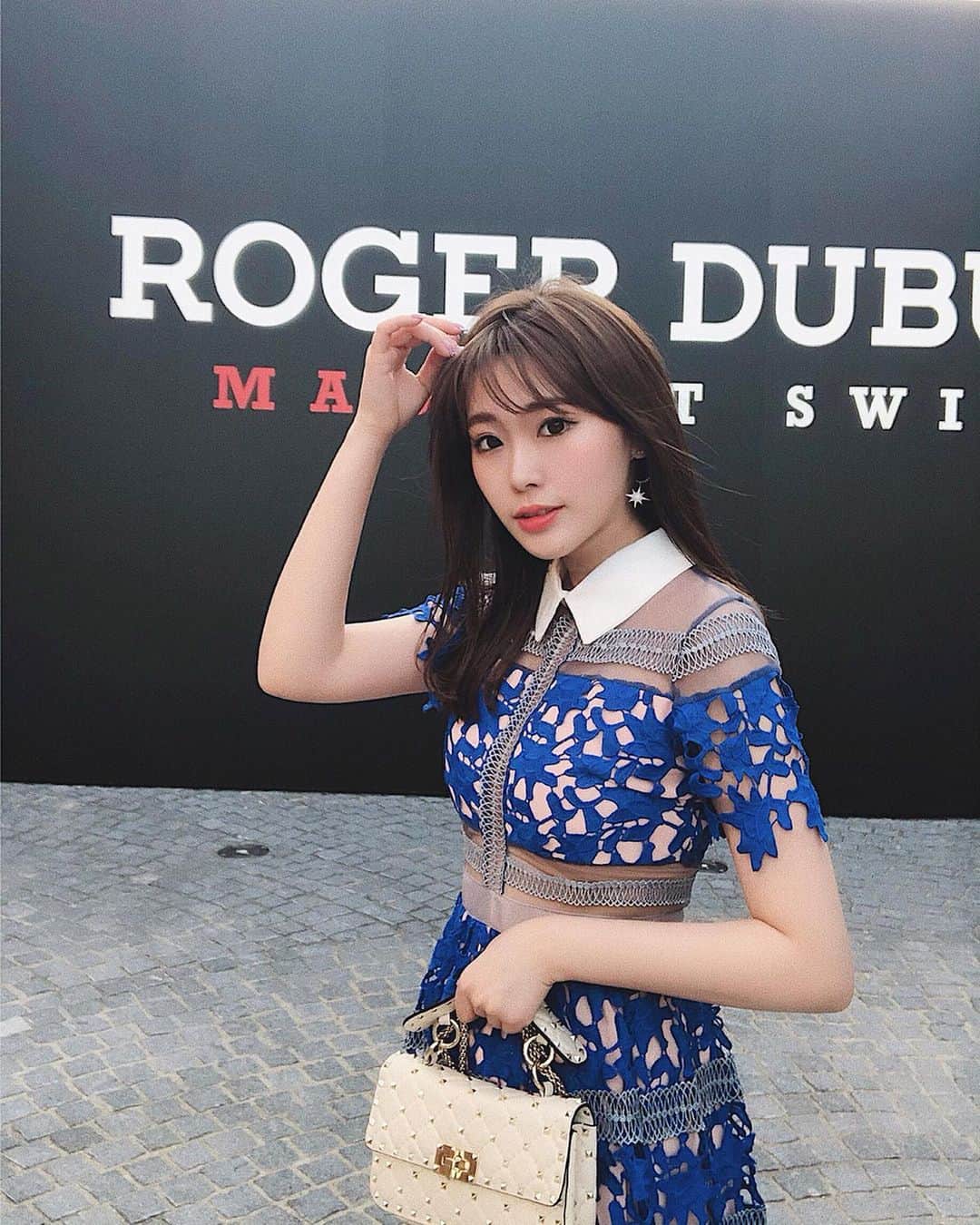 藤川沙弥のインスタグラム：「𝐝𝐫𝐞𝐬𝐬 𝐮𝐩𓂃♥﻿﻿ ﻿﻿ 日本初の @roger_dubuis の新作発表会は﻿﻿ まさにラグジュアリーな世界観でした⸝⸝⸝⸝⸝⸝﻿﻿ ﻿﻿ ﻿﻿ dress @anne2018_official ﻿ bag @maisonvalentino ﻿ shoes﻿ @dior ﻿﻿ ﻿﻿ やっぱり女の子だから﻿﻿ こういうドレスアップする日は﻿﻿ テンションあがるよね💃🏻💋﻿ ﻿ ﻿ ﻿ ﻿ #rogerdubuis」